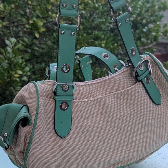 GUESS Green and Tan Women's Bag - Picture 8 of 17